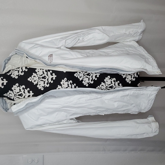 The North Face hyvent rain jacket Medium - Picture 6 of 8
